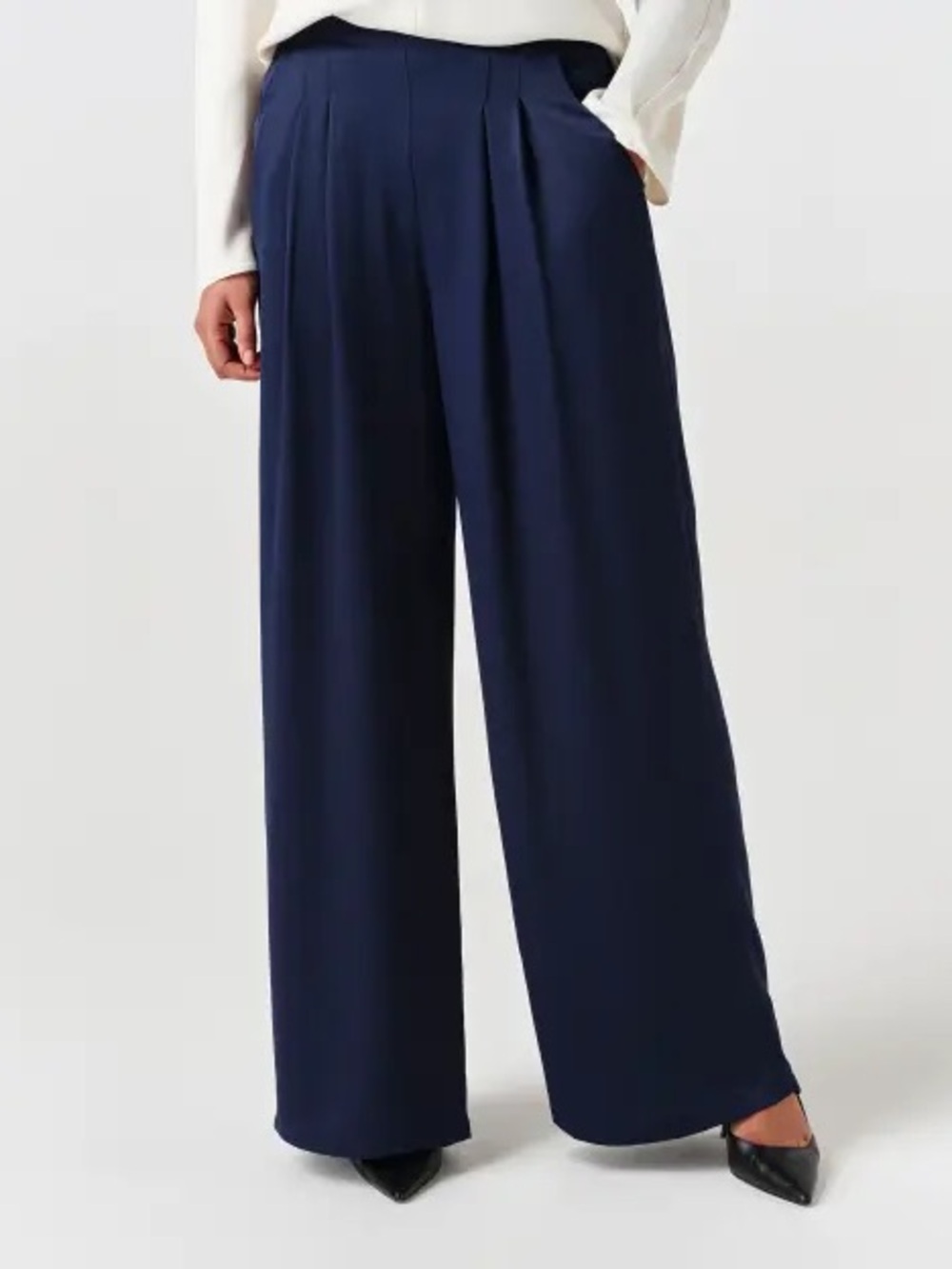 FAVORITE DAUGHTER The Favorite Pant in Pleated Satin Navy Sz 12